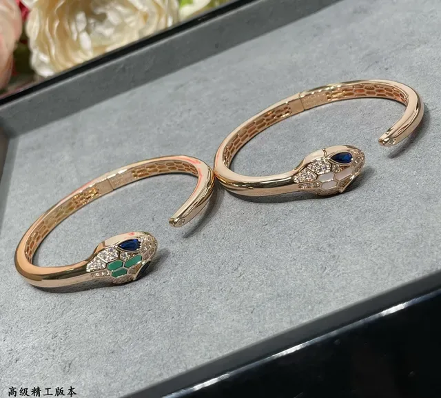 Bvlgari Serpenti सांप-हेड Pavé डायमंड और जेमस्टोन ब्रेसलेट 7