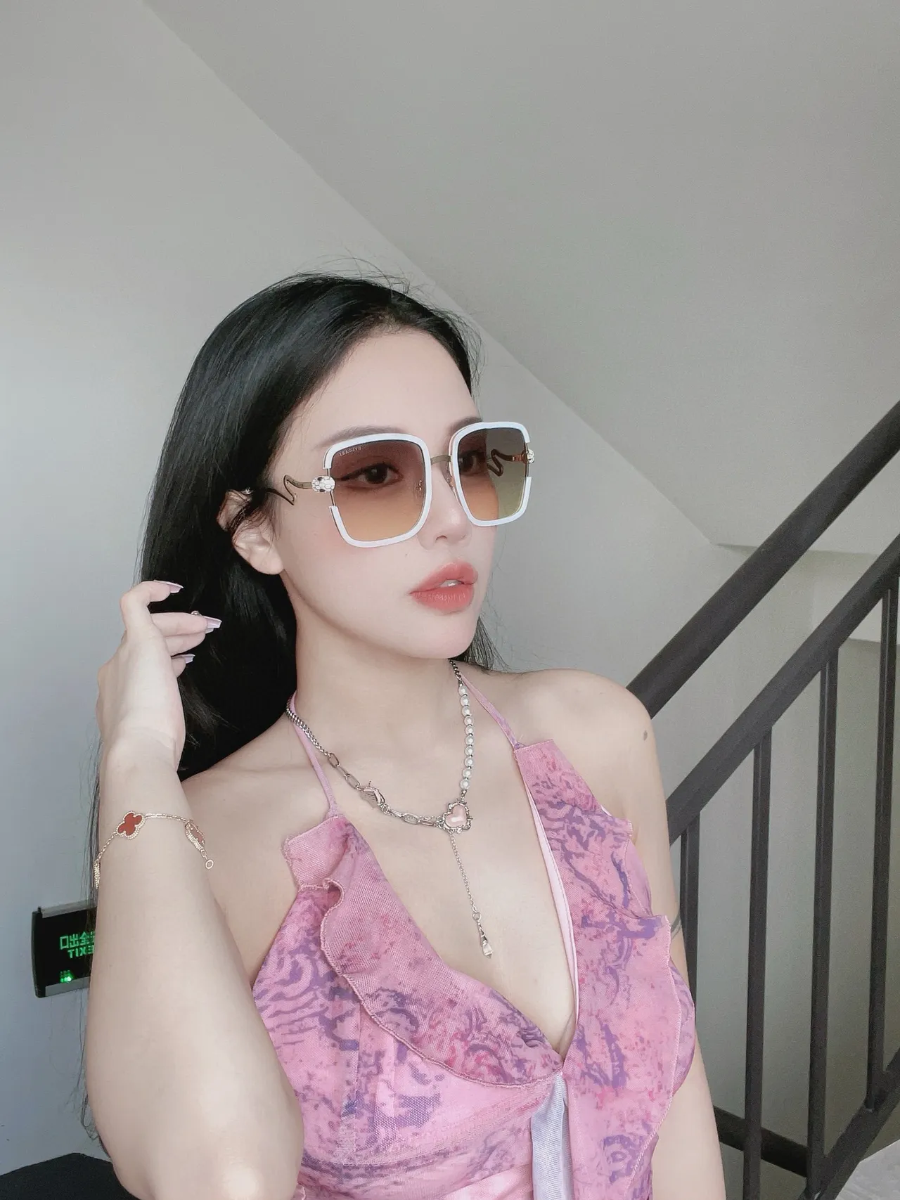 Bvlgari Serpenti वर्गाकार काला और सुनहरा सनग्लासेस 2