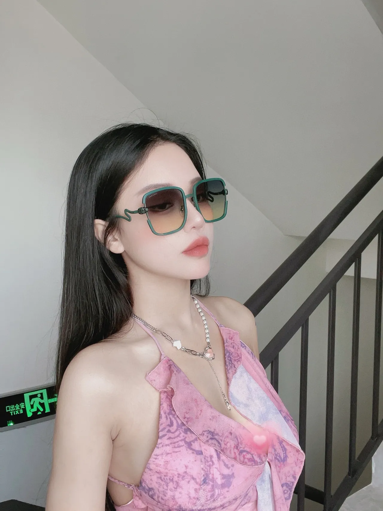 Bvlgari Serpenti वर्गाकार काला और सुनहरा सनग्लासेस 7