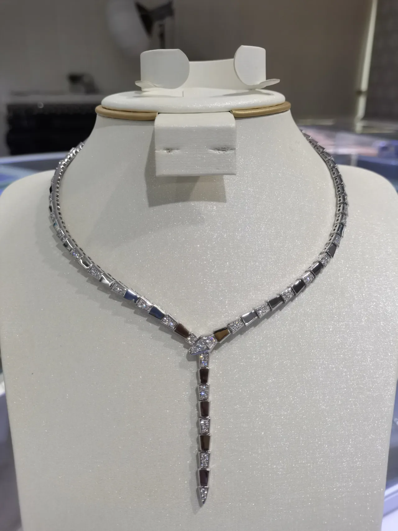 Bvlgari Serpenti Viper قلادة ذهب وردي مرصعة بالماس 4