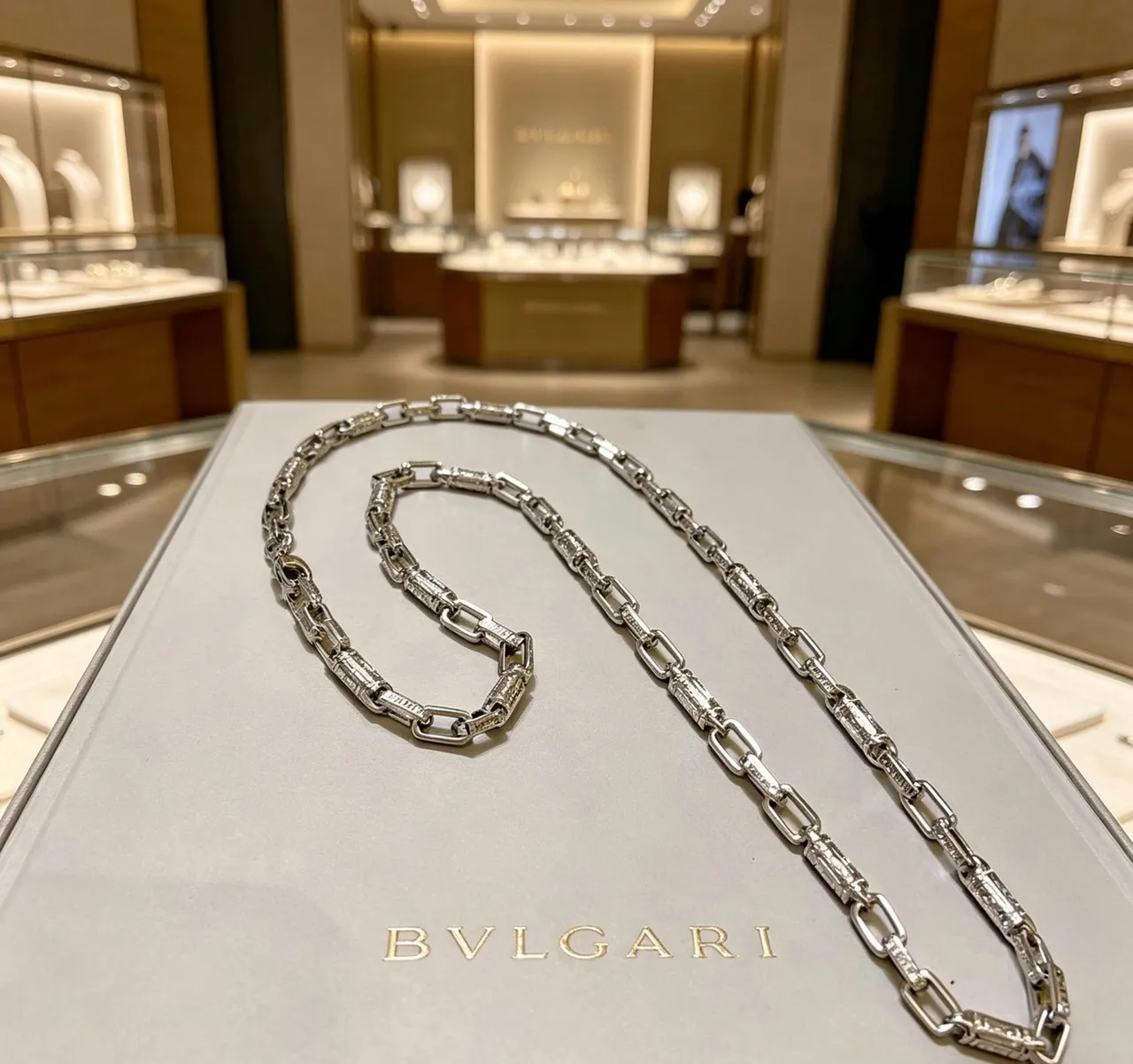 Bvlgari Argenté Beige Chaîne à maillons épais texturée avec accents cylindriques Collier 4