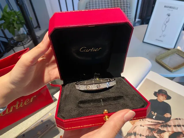 Cartier سوارة Love Pavé-Set نقش المسمار بلون فضي سوارة 2
