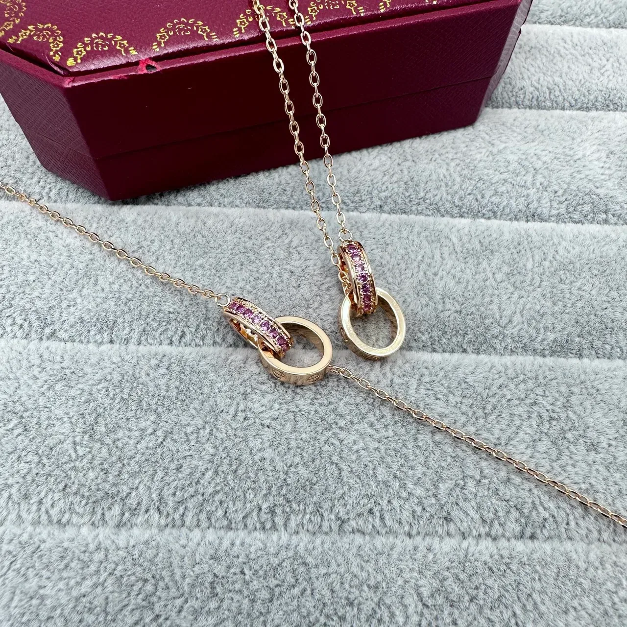 Bracelet Cartier Love Double Interlocking Anneau Pierre Pavé Rose Tono Doré 4