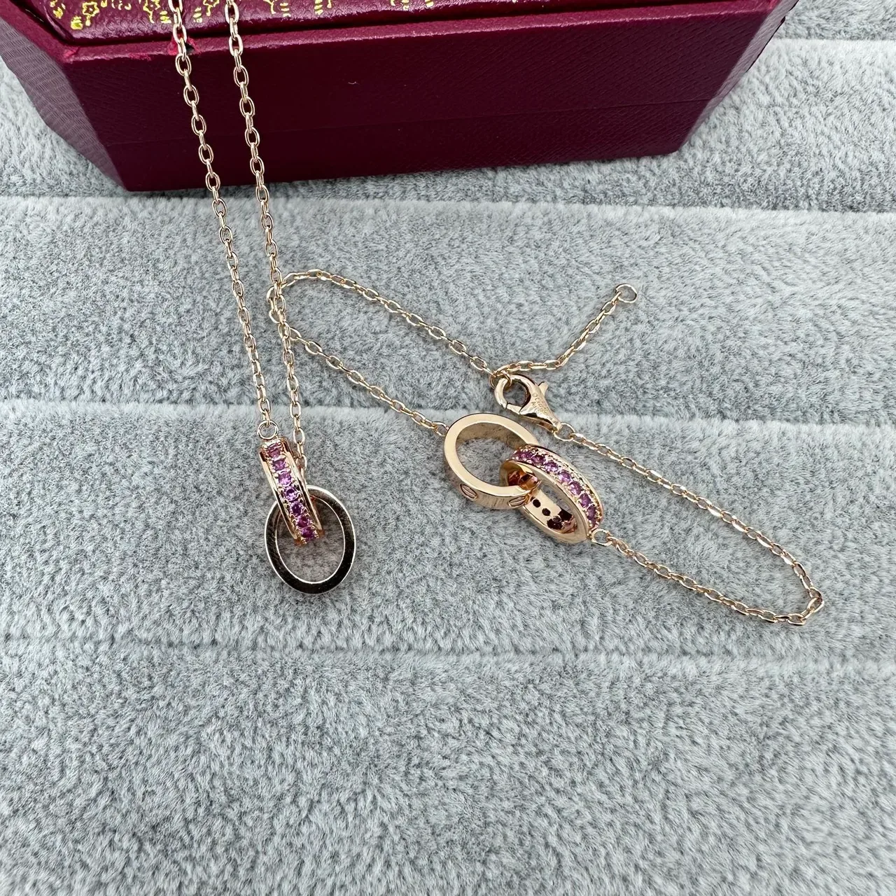 Bracelet Cartier Love Double Interlocking Anneau Pierre Pavé Rose Tono Doré 6