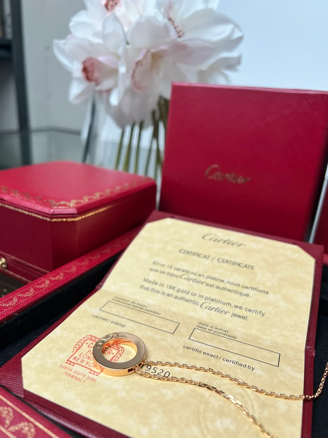 Cartier Love Dije de círculo abierto en oro y blanco con detalle de motivo de tornillo collar 5