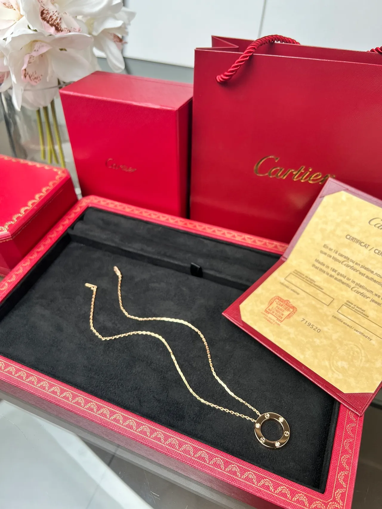 Cartier Love Dije de círculo abierto en oro y blanco con detalle de motivo de tornillo collar 7