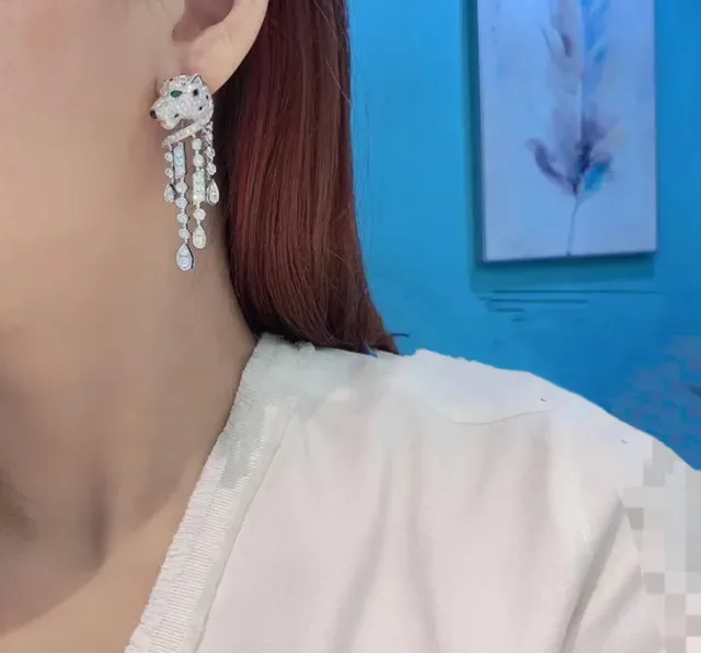 Boucles d'oreilles Cartier Panthère Diamants et Émeraudes Tête de Panthère 8