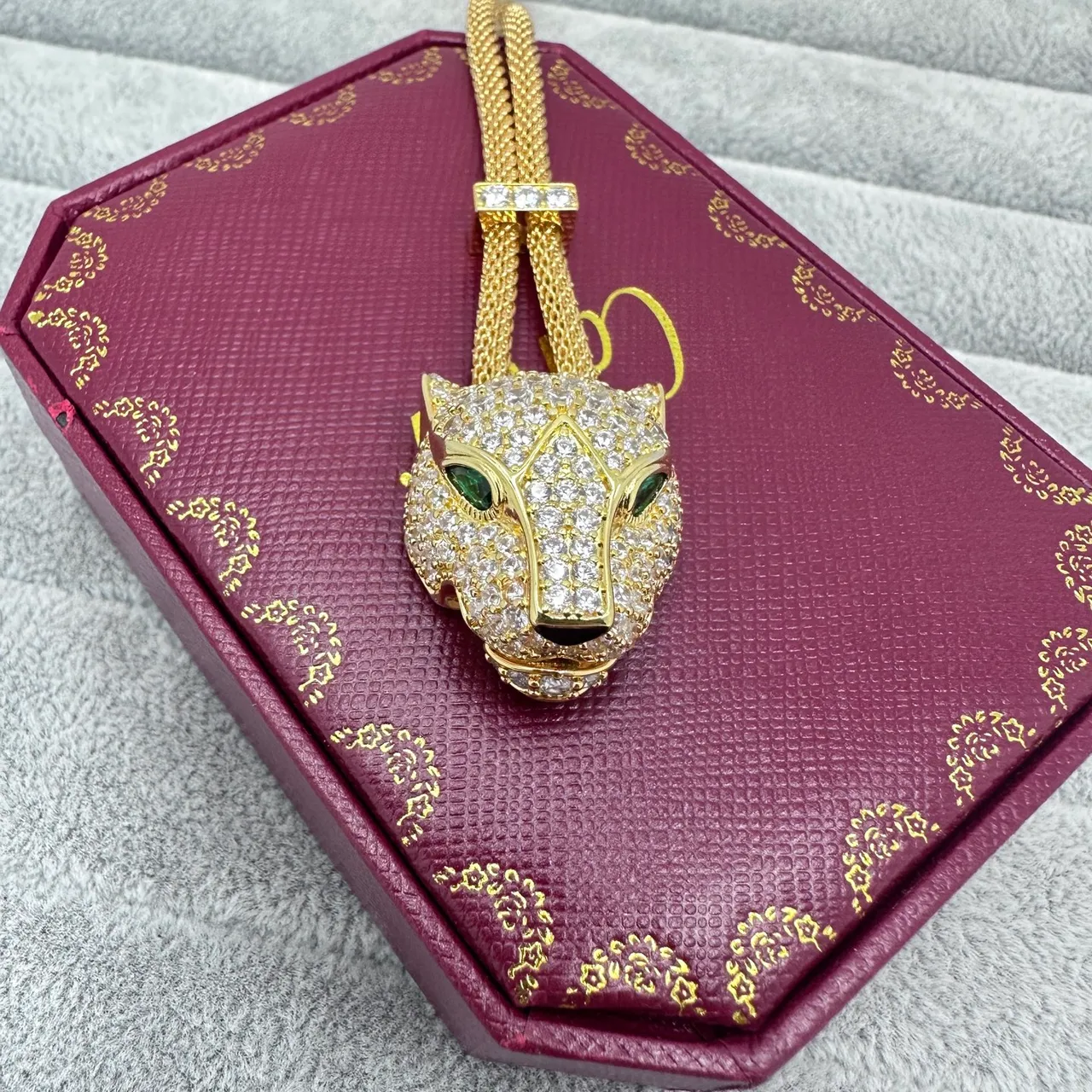 Cartier Panthère collar con diamantes y esmeraldas de cabeza de pantera 3