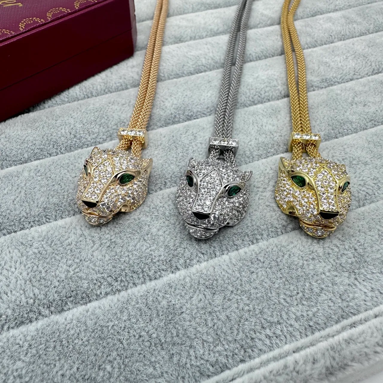 Cartier Panthère collar con diamantes y esmeraldas de cabeza de pantera 4