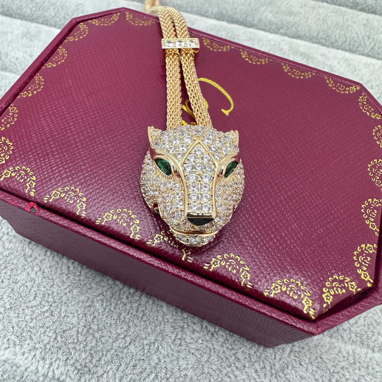 Cartier Panthère collar con diamantes y esmeraldas de cabeza de pantera 5