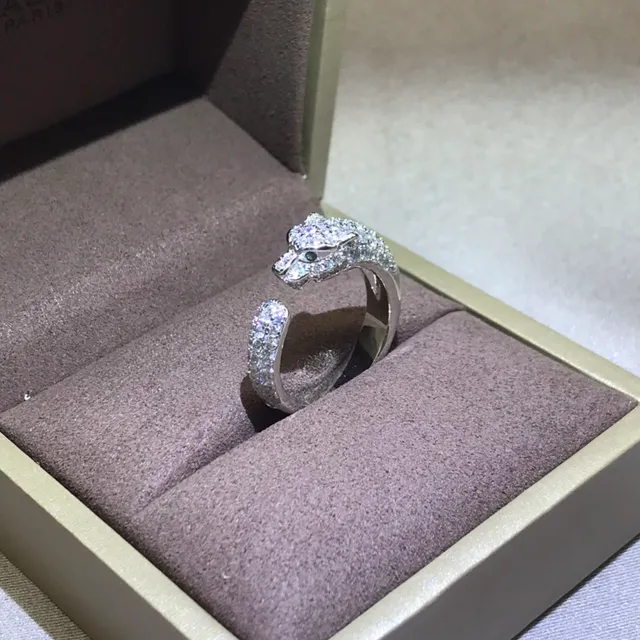 Cartier Panthère خاتم ذهب فضي نقش رأس فهد Pavé-Set كريستال 4