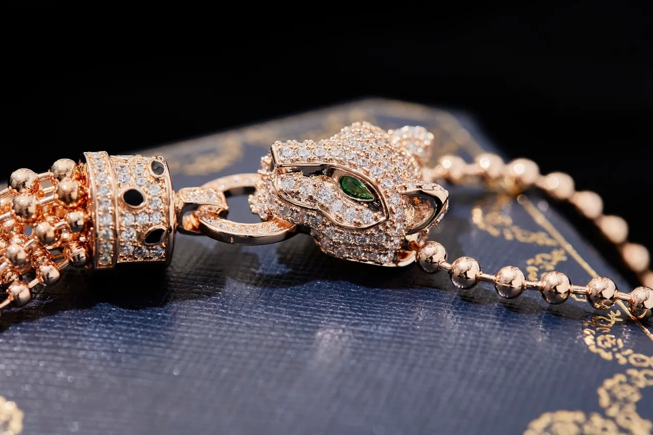 Cartier Panthère Cabeça de Pantera Pavé Colar de Diamantes e Esmeraldas 8