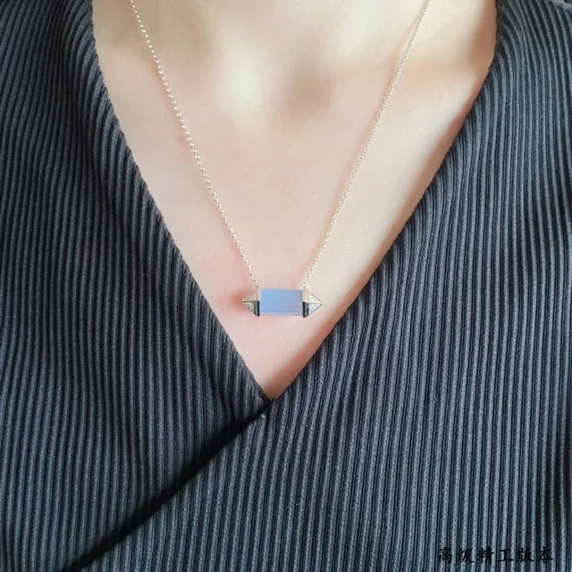 قلادة Cartier فضية زرقاء بار جيومترية أكسنتات ماسية Pavé 9