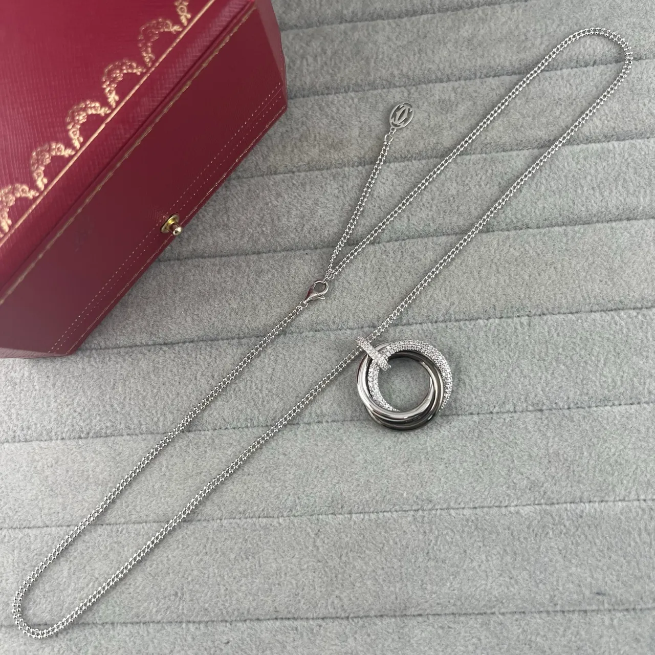 Cartier Trinity triple anneau entrelacé Pavé collier 4