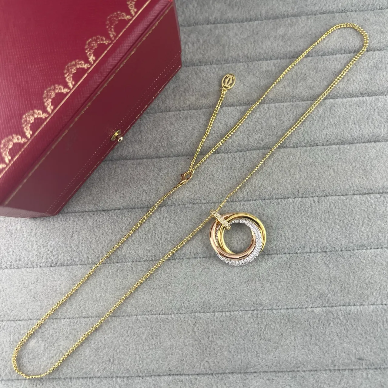 Cartier Trinity triple anneau entrelacé Pavé collier 5