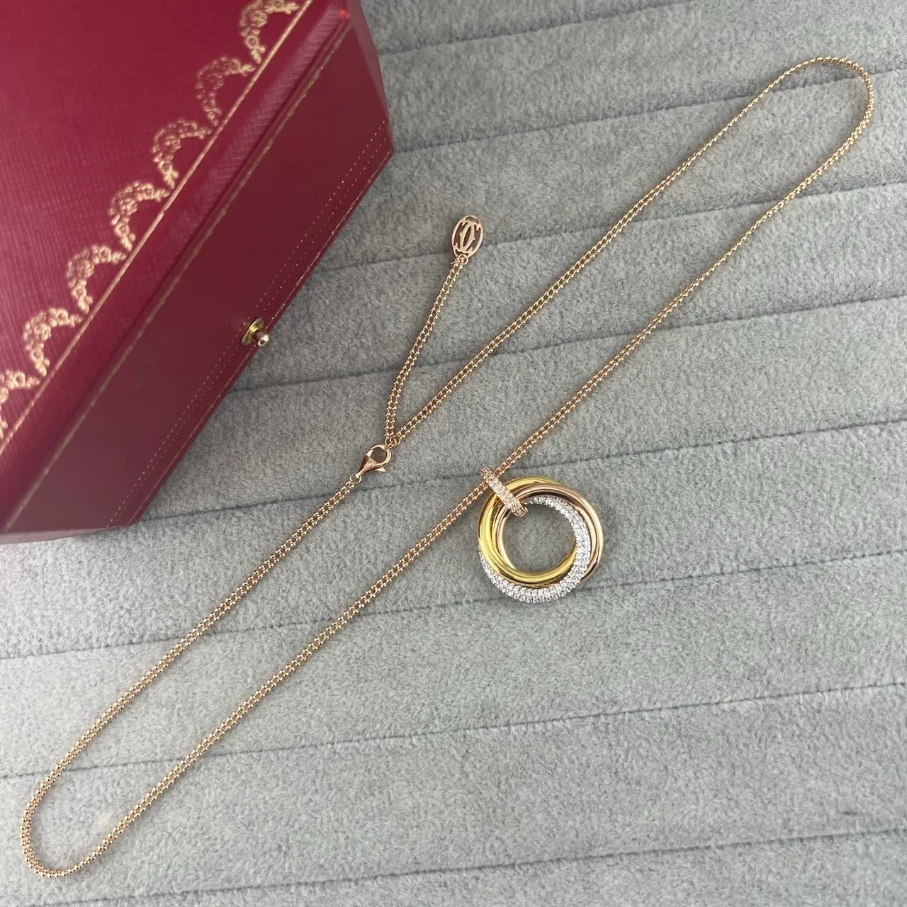 Cartier Trinity triple anneau entrelacé Pavé collier 6