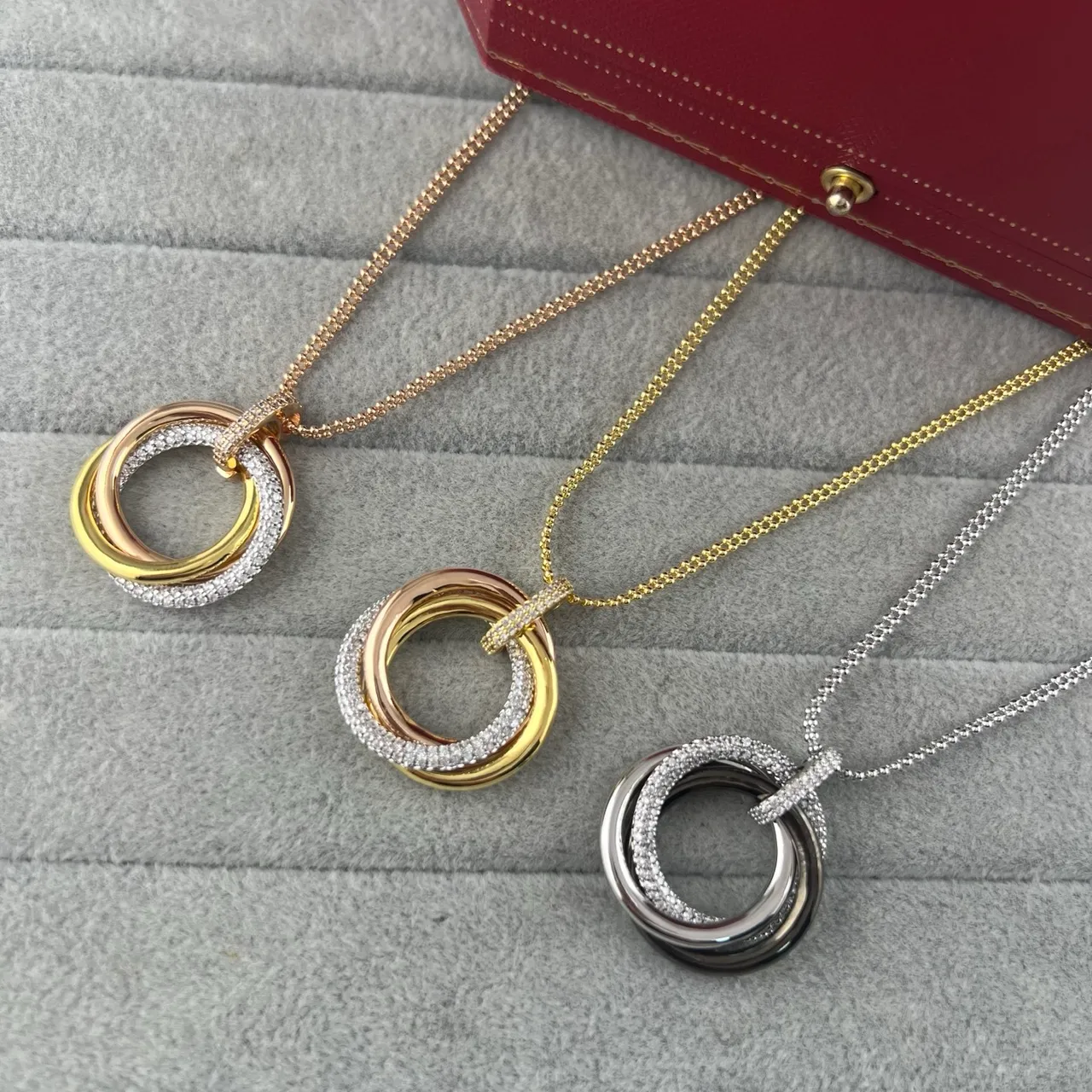 Cartier Trinity triple anneau entrelacé Pavé collier 3