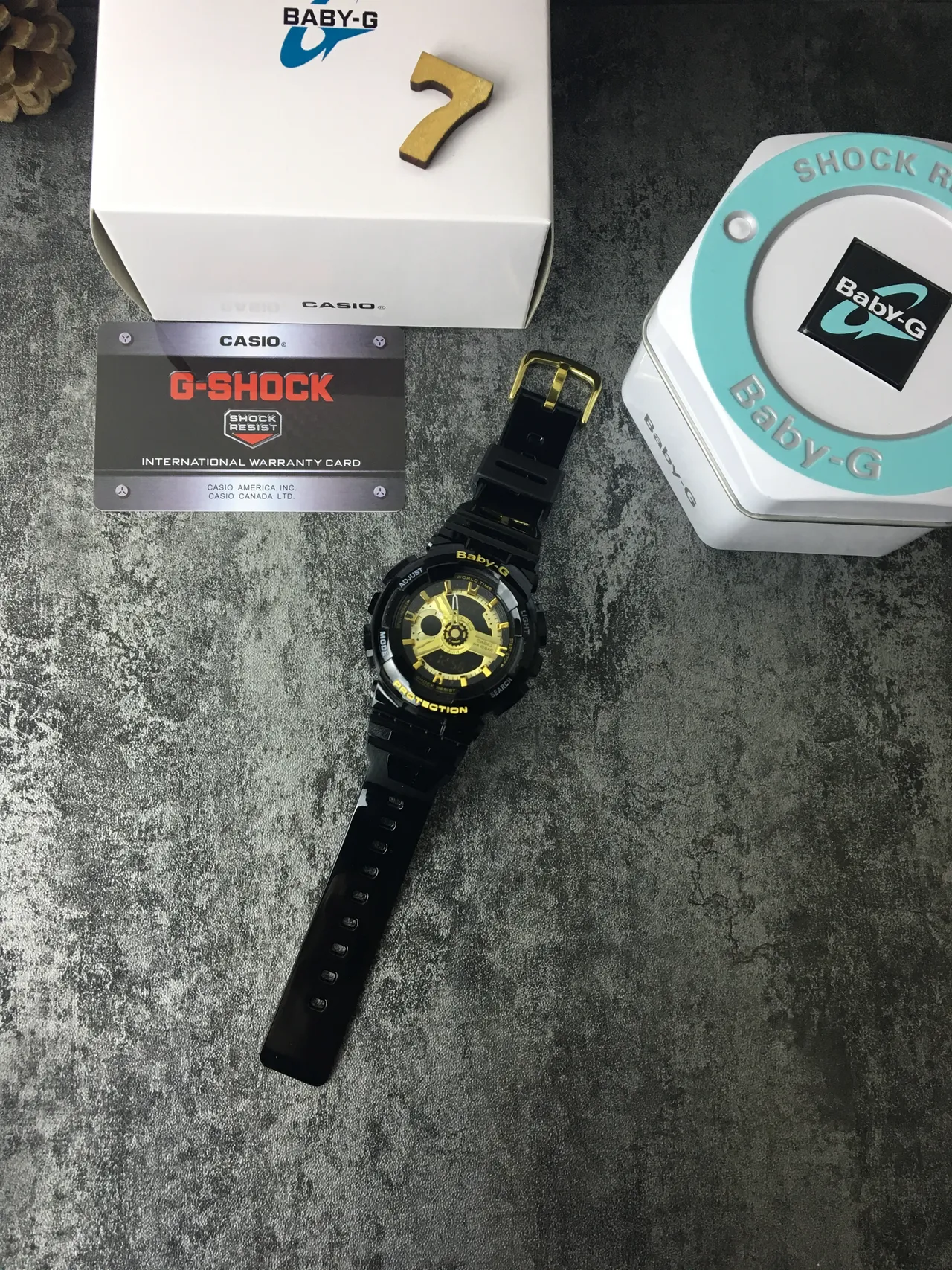 ক্যাসিও Baby-G GA-110 কালো এবং সোনালী স্পোর্টস ওয়াচ 6