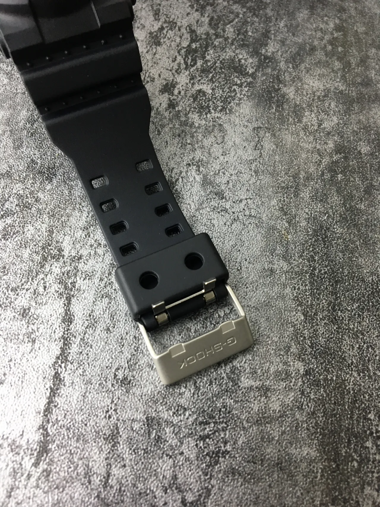 Montre Casio Black Gold avec boîtier en résine robuste, cadran hybride analogique-numérique 3