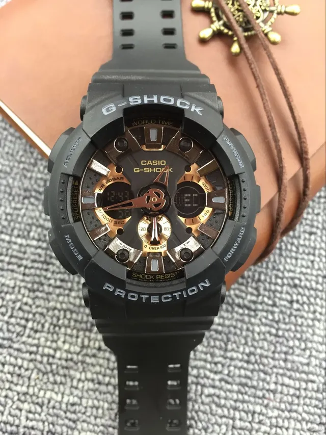 Montre Casio Black Gold avec boîtier en résine robuste, cadran hybride analogique-numérique 8