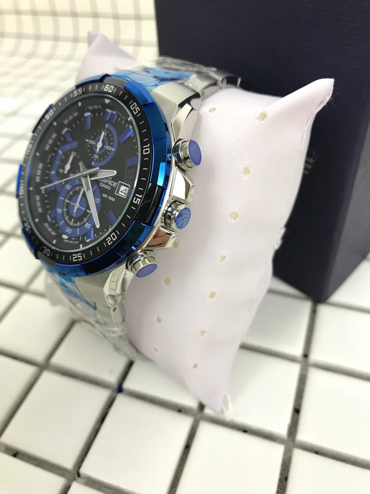 Casio Edifice Cronômetro Acentuado em Azul Diâmetro Preto Relógio Esportivo 9