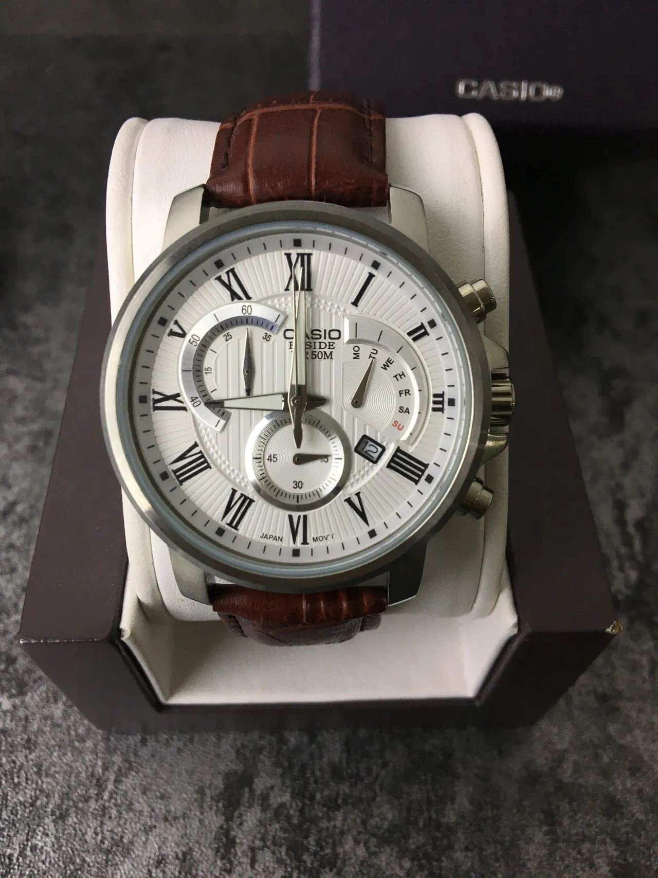 Casio Edifice Cronógrafo Dial Blanco Correa de Cuero Marrón Reloj de Cuarzo 2
