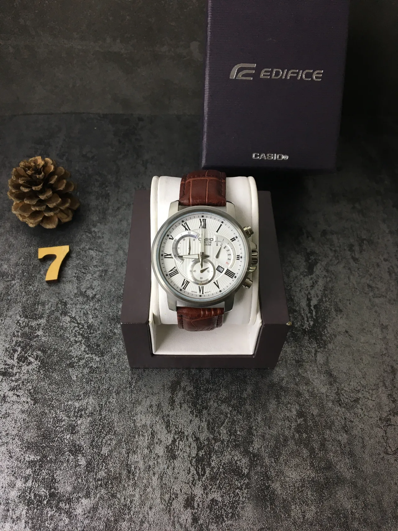 Casio Edifice Cronógrafo Dial Blanco Correa de Cuero Marrón Reloj de Cuarzo 3
