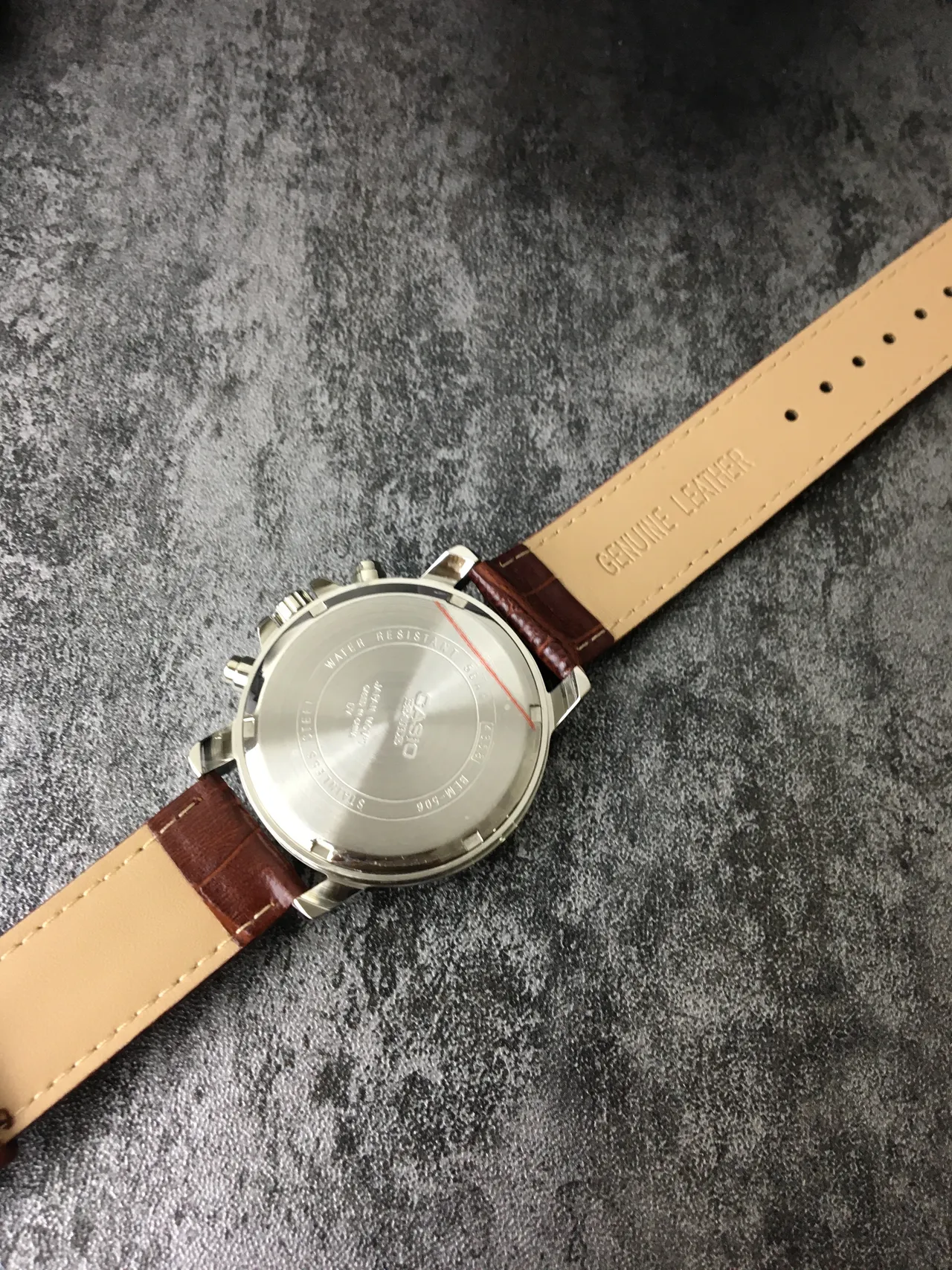 Casio Edifice Cronógrafo Dial Blanco Correa de Cuero Marrón Reloj de Cuarzo 4