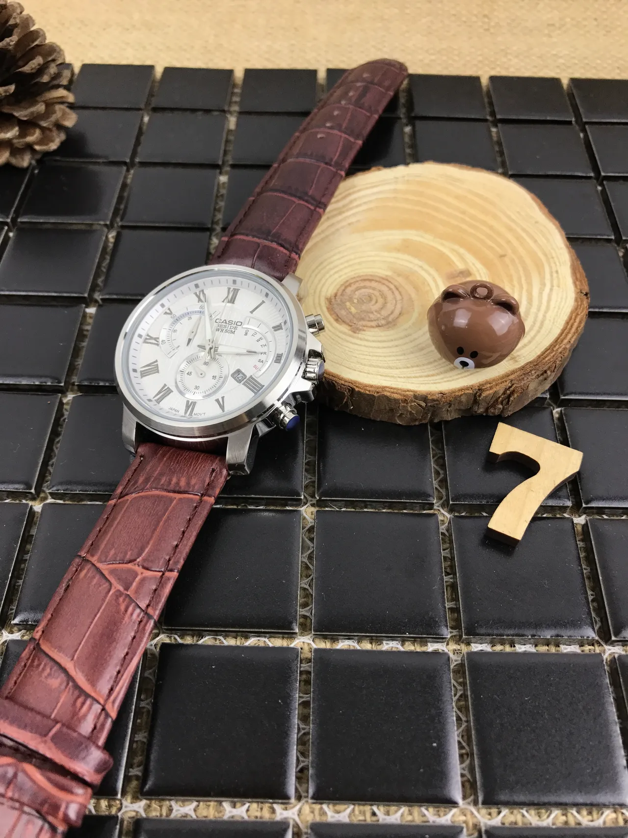 Casio Edifice Cronógrafo Dial Blanco Correa de Cuero Marrón Reloj de Cuarzo 8