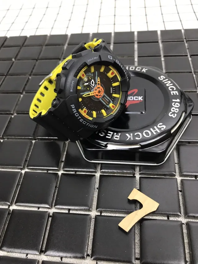 Casio G-Shock GA-100 काला और पीला स्पोर्ट्स वॉच 2