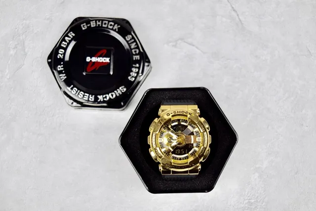 Casio G-Shock GA-110 Tono Dorado y Negro Reloj Deportivo 4