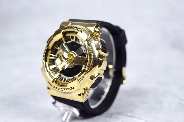 Casio G-Shock GA-110 Tono Dorado y Negro Reloj Deportivo 9