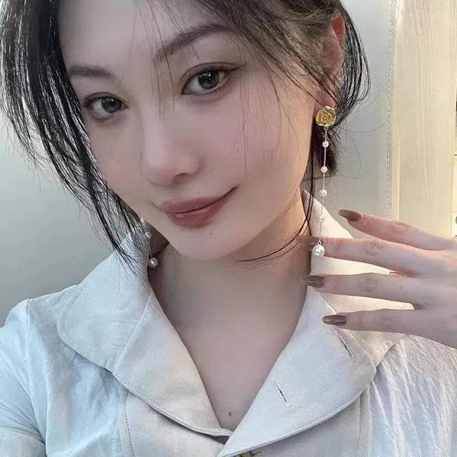 Celine玫瑰图案珍珠链耳环 8