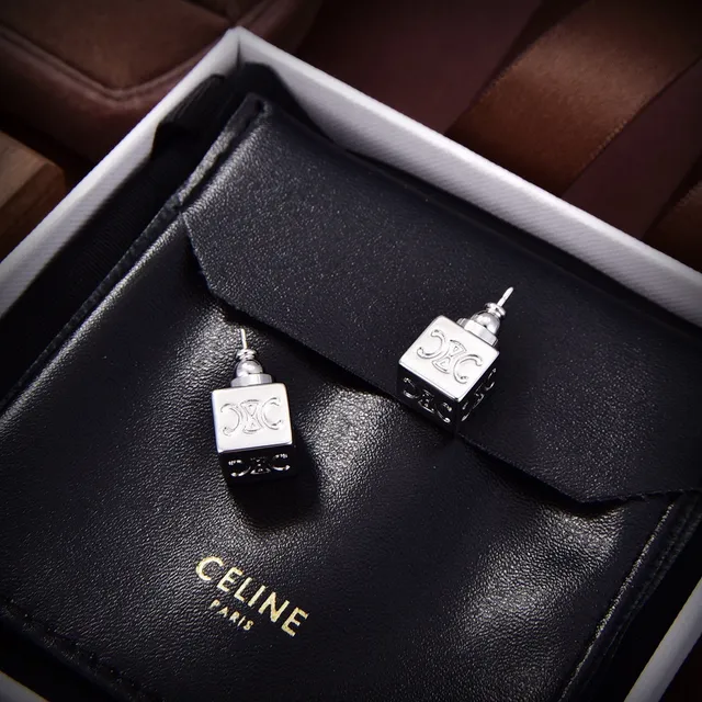 Celine Triomphe কিউব লোগো স্টাড কানের দুল 5