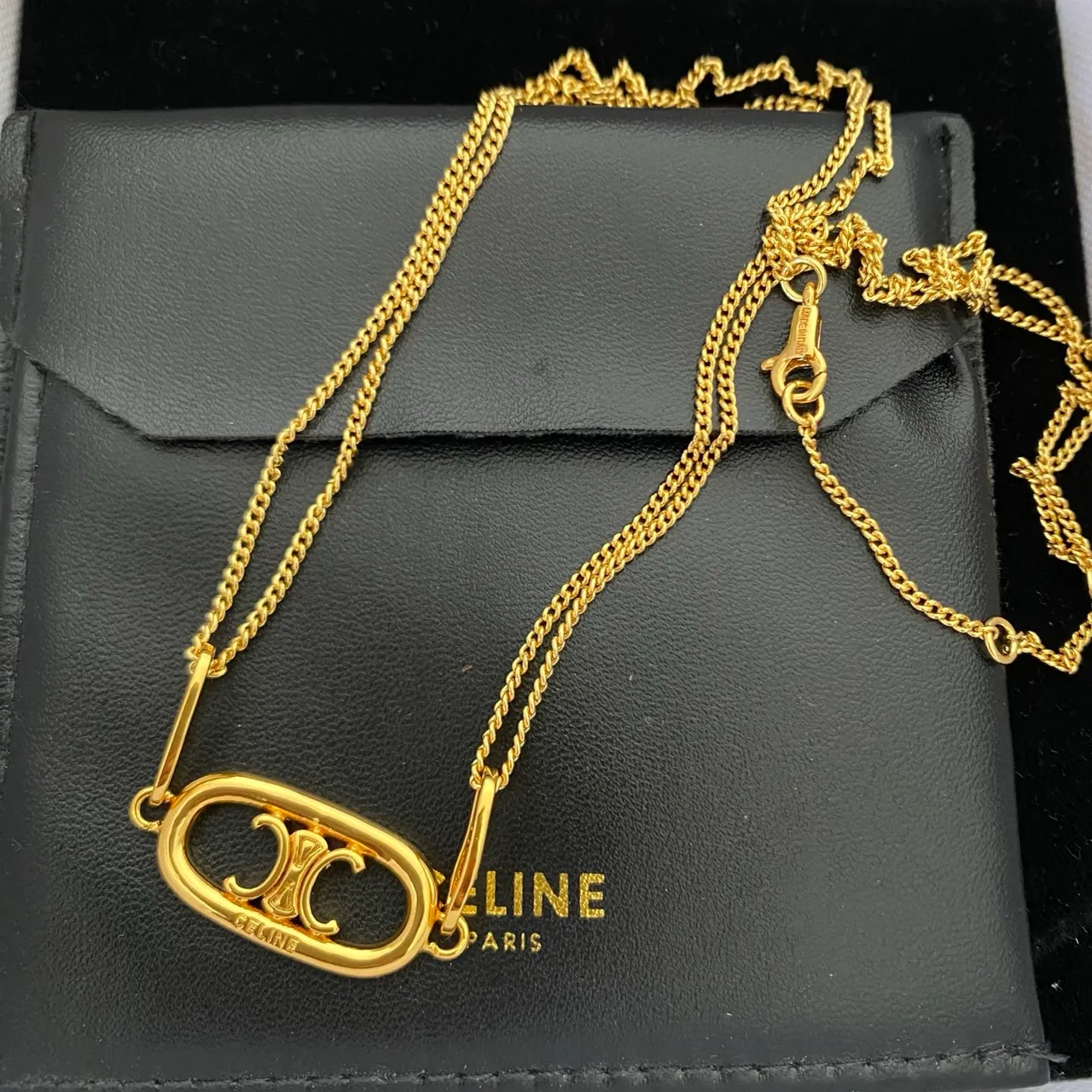 Celine Triomphe Collier Doré Ovale CC Logo 8