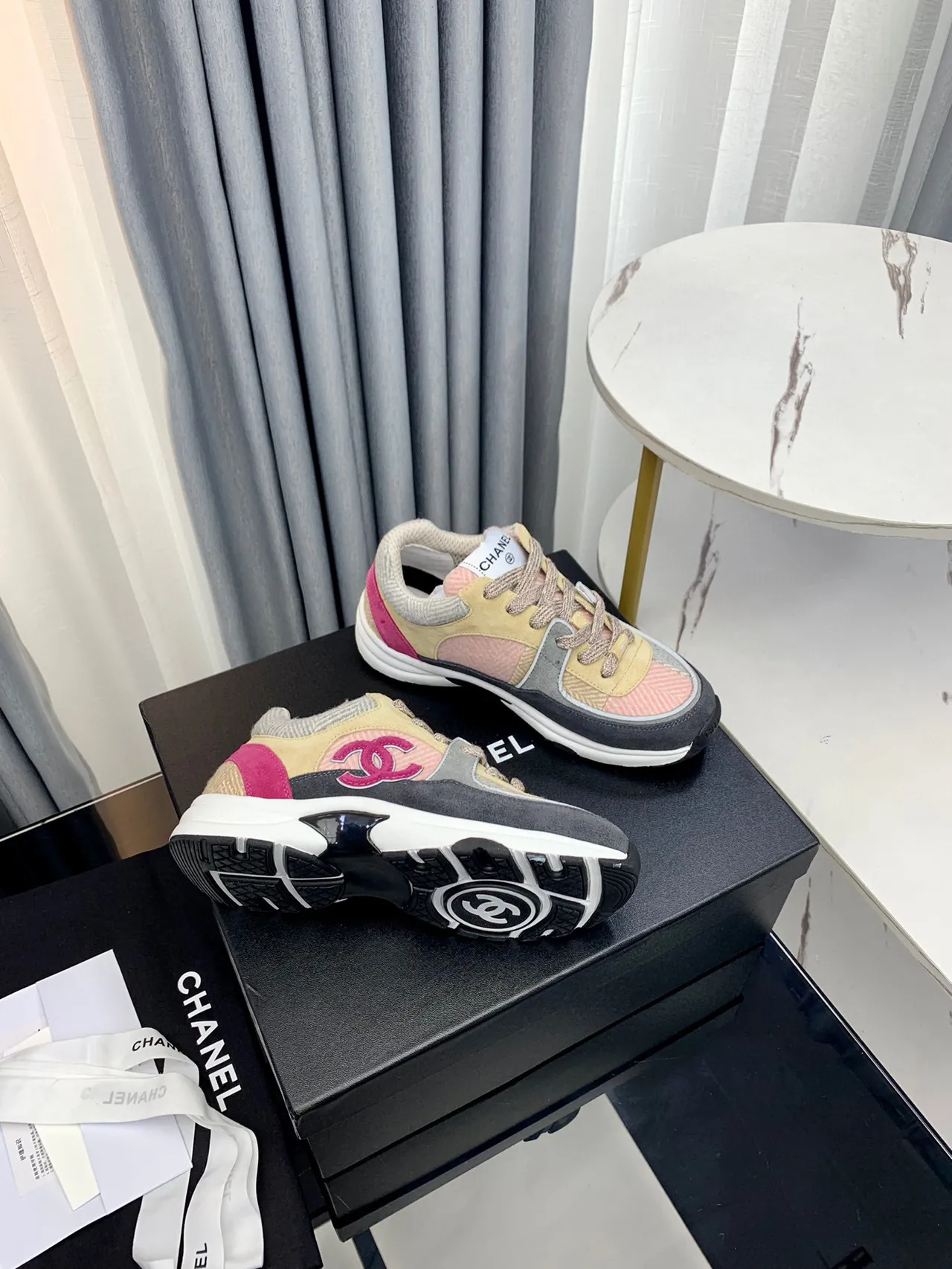 Chanel بيج وردي باترن أعلى مطرزة شعار سي سي حذاء كاجوال سميك 5