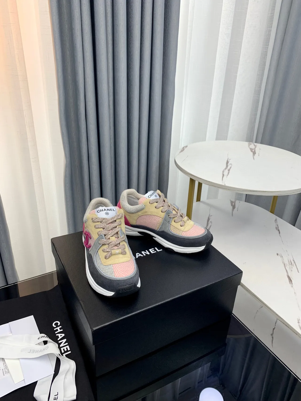 Chanel بيج وردي باترن أعلى مطرزة شعار سي سي حذاء كاجوال سميك 6