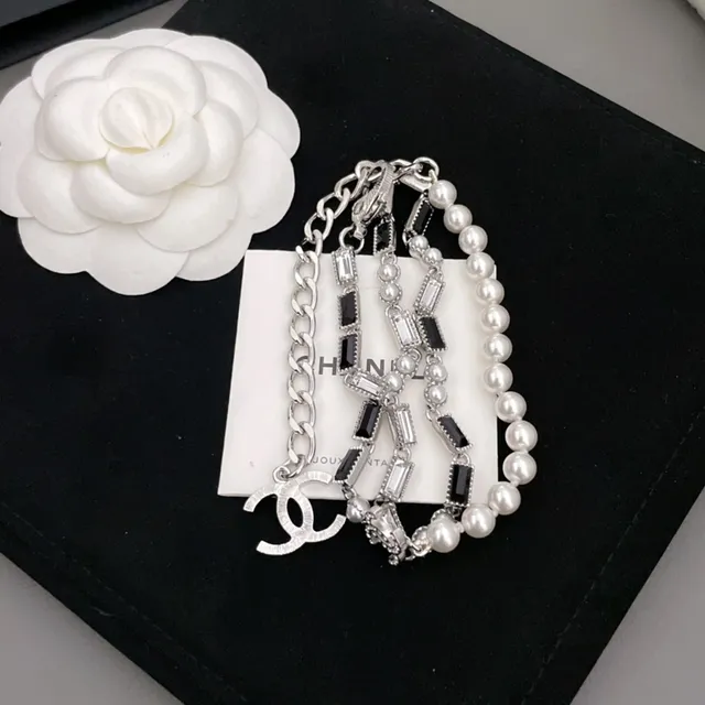 Chanel Bijoux Fantaisie Pulsera de perlas y esmalte negro con eslabones 4
