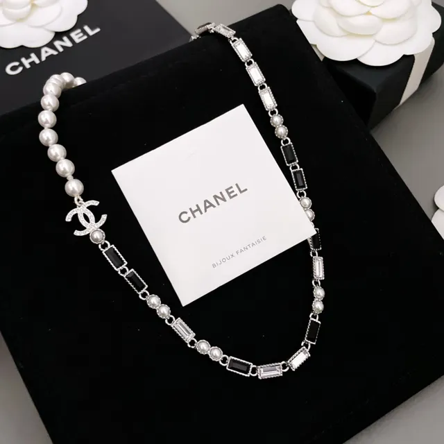 Chanel Bijoux Fantaisie Pulsera de perlas y esmalte negro con eslabones 8
