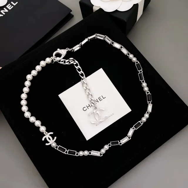 Chanel Bijoux Fantaisie Pulsera de perlas y esmalte negro con eslabones 9