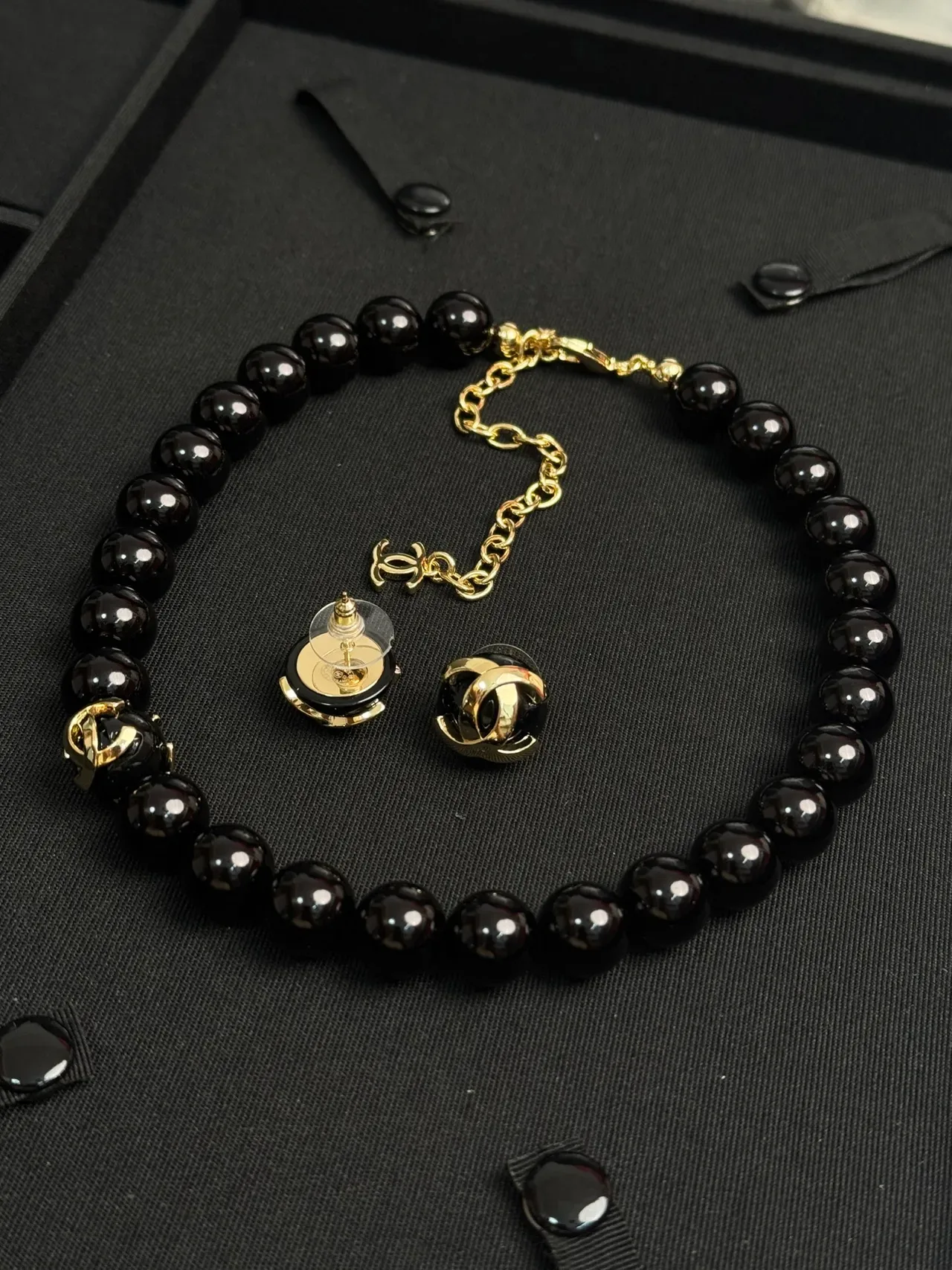 Chanel काला सोना गोलाकार मोती CC Logo चर्म नेकलेस 5