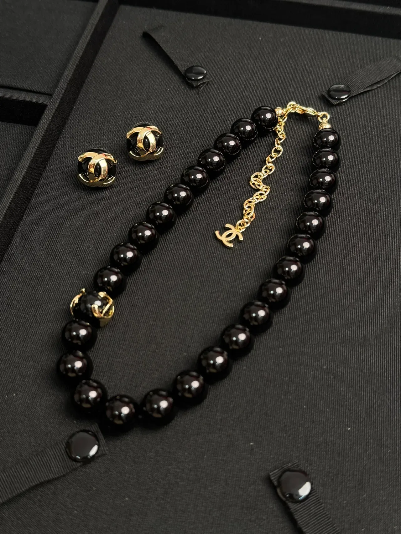 Chanel काला सोना गोलाकार मोती CC Logo चर्म नेकलेस 6