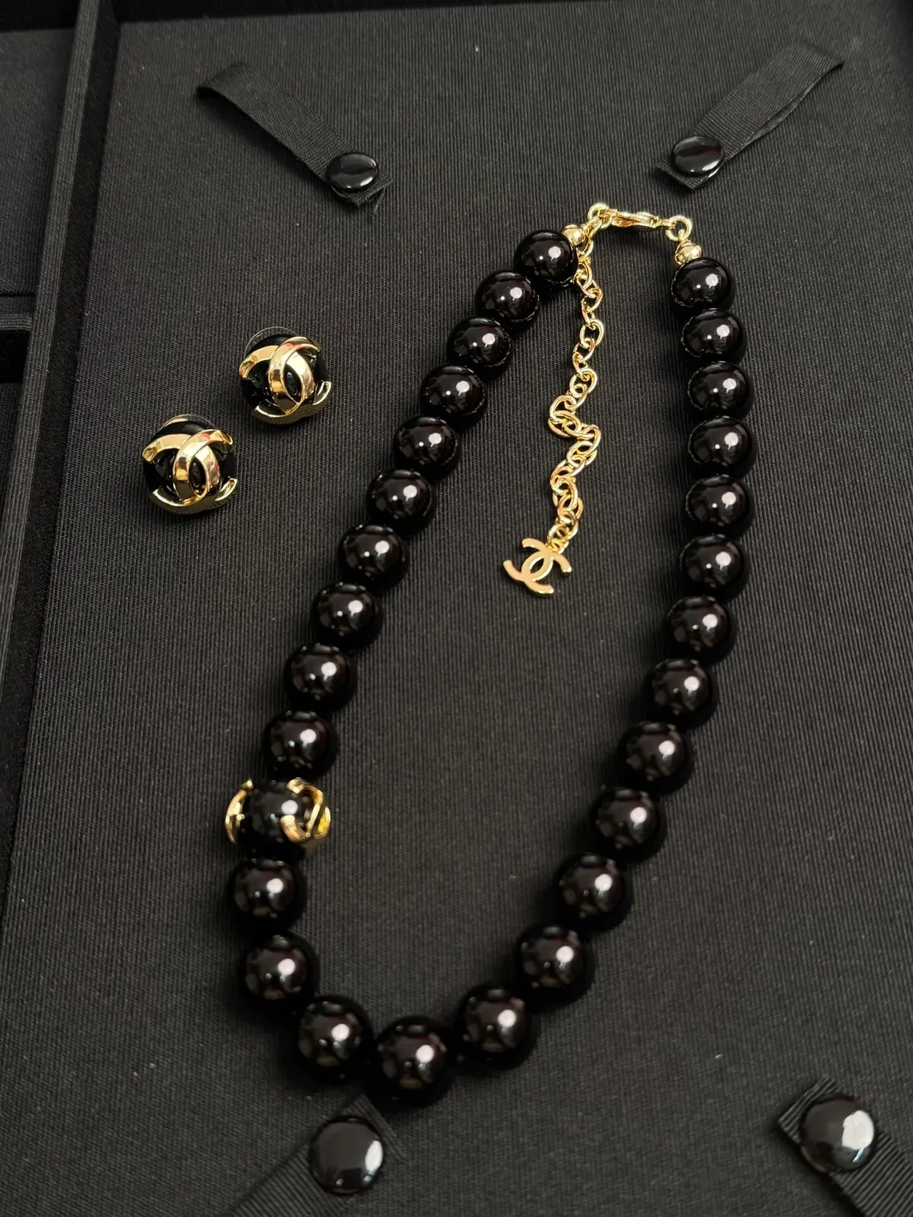Chanel काला सोना गोलाकार मोती CC Logo चर्म नेकलेस 7