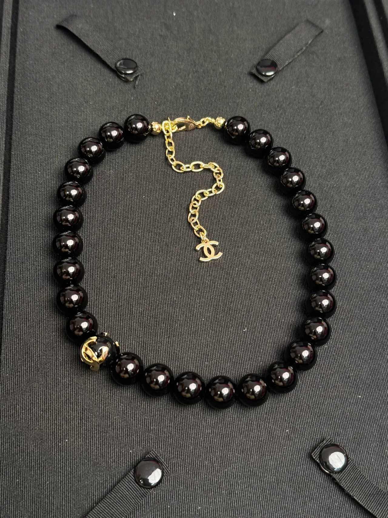 Chanel काला सोना गोलाकार मोती CC Logo चर्म नेकलेस 9