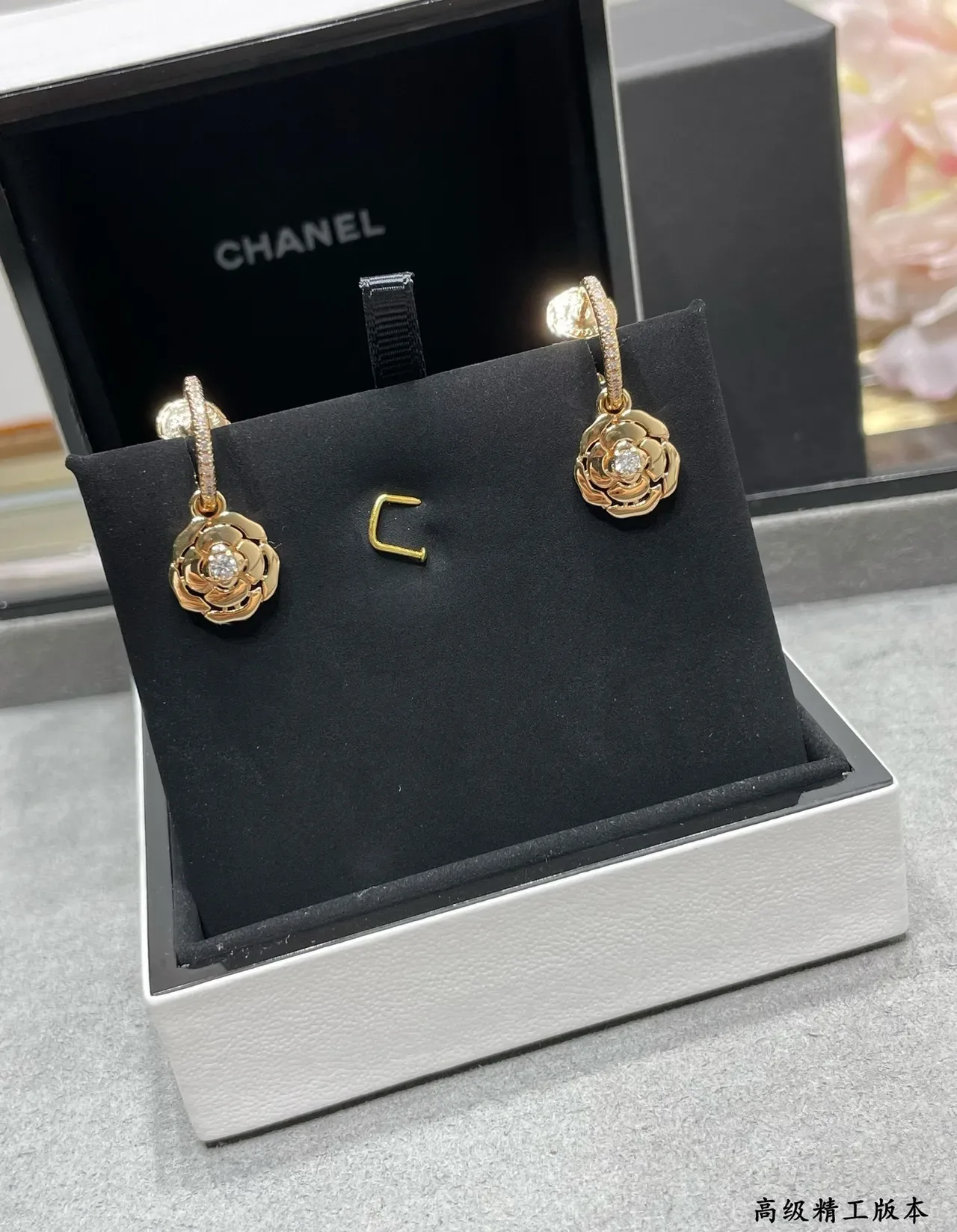 Chanel Camélia Gold boucles d'oreilles camélia 5