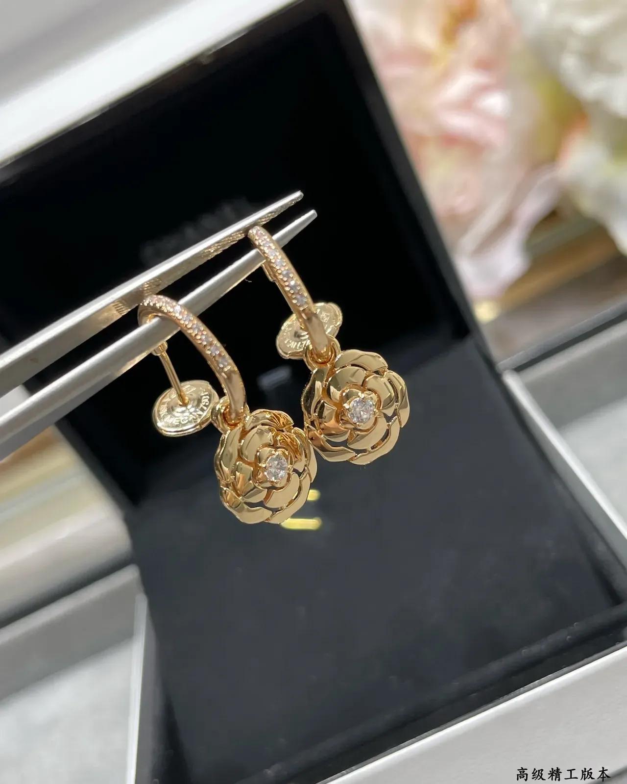 Chanel Camélia Gold boucles d'oreilles camélia 6