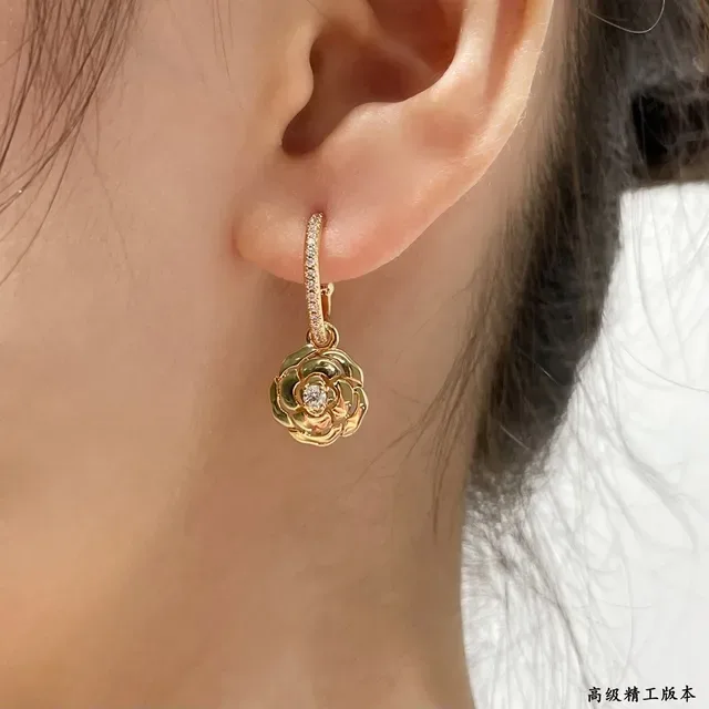 Chanel Camélia Gold boucles d'oreilles camélia 9