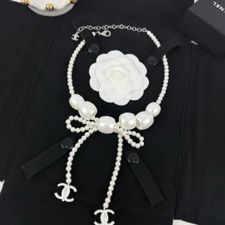 Chanel ক্যামেলিয়া বাঁধন মুক্তা হার
