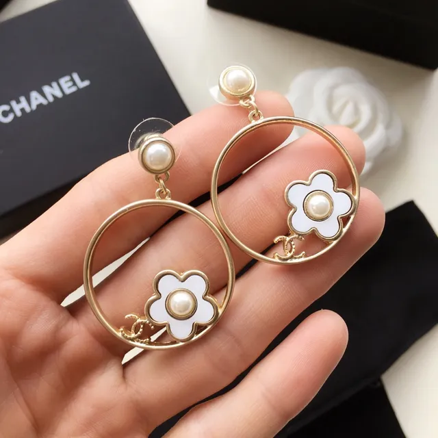 Chanel ক্যামেলিয়া ফুল হুপ সোনা সাদা এনামেল ইয়াররিংস 8