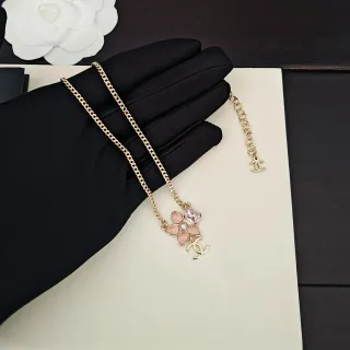 Chanel Camellia Flower Collier émail rose et pierre